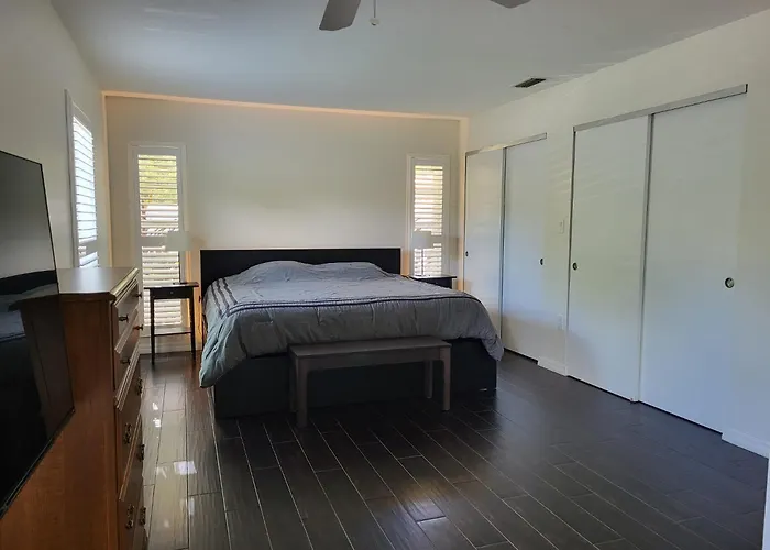 Comfortable Home, Heated Salt-Cell Pool, 10 Min To Beach