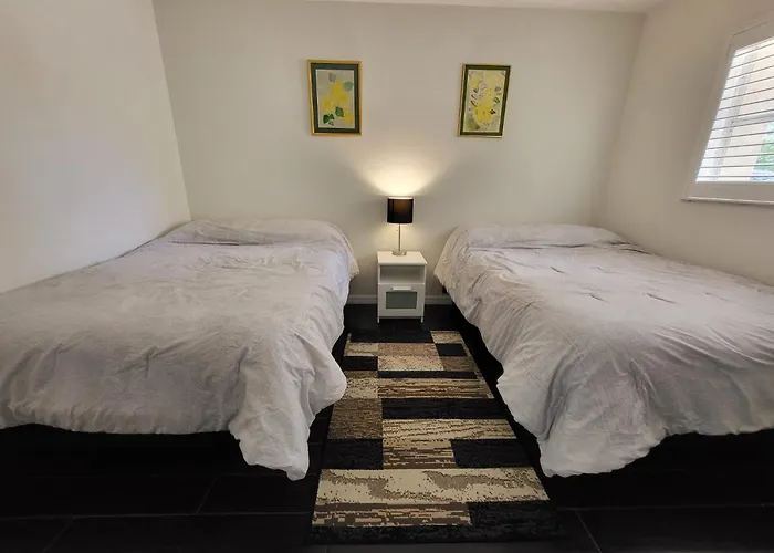 Comfortable Home, Heated Salt-Cell Pool, 10 Min To Beach
